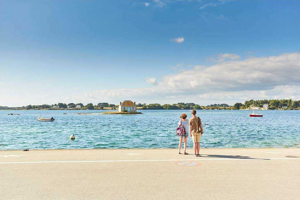 2. The Tro Belz – Between Pointe de Royanec and Roquenec