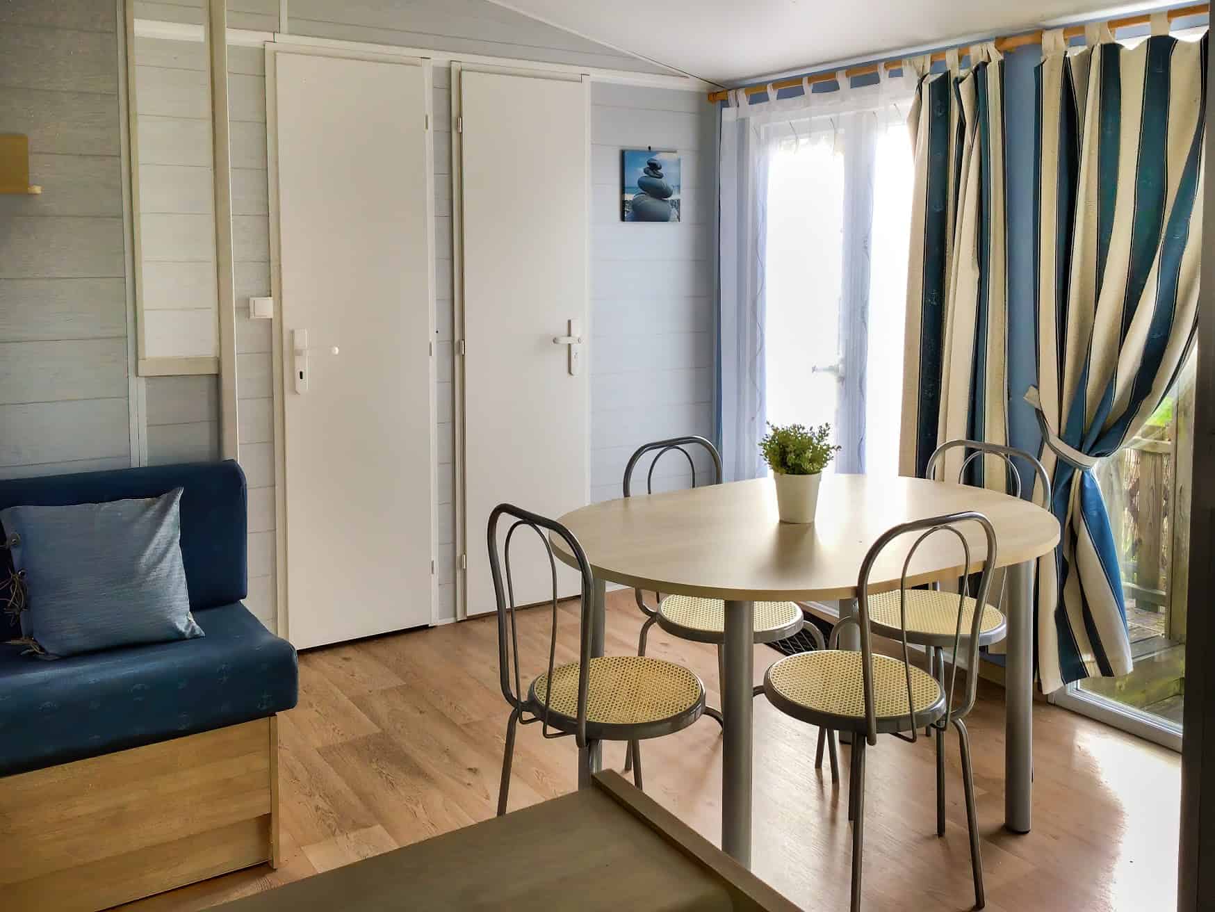 Mobile-Home 2 chambres confort + loggia